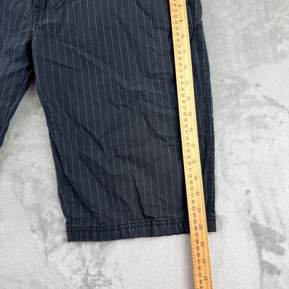 Calvin Klein Jeans Men's‎ Gray Pinstripe Flat Front Casual Chino Shorts Size 32
